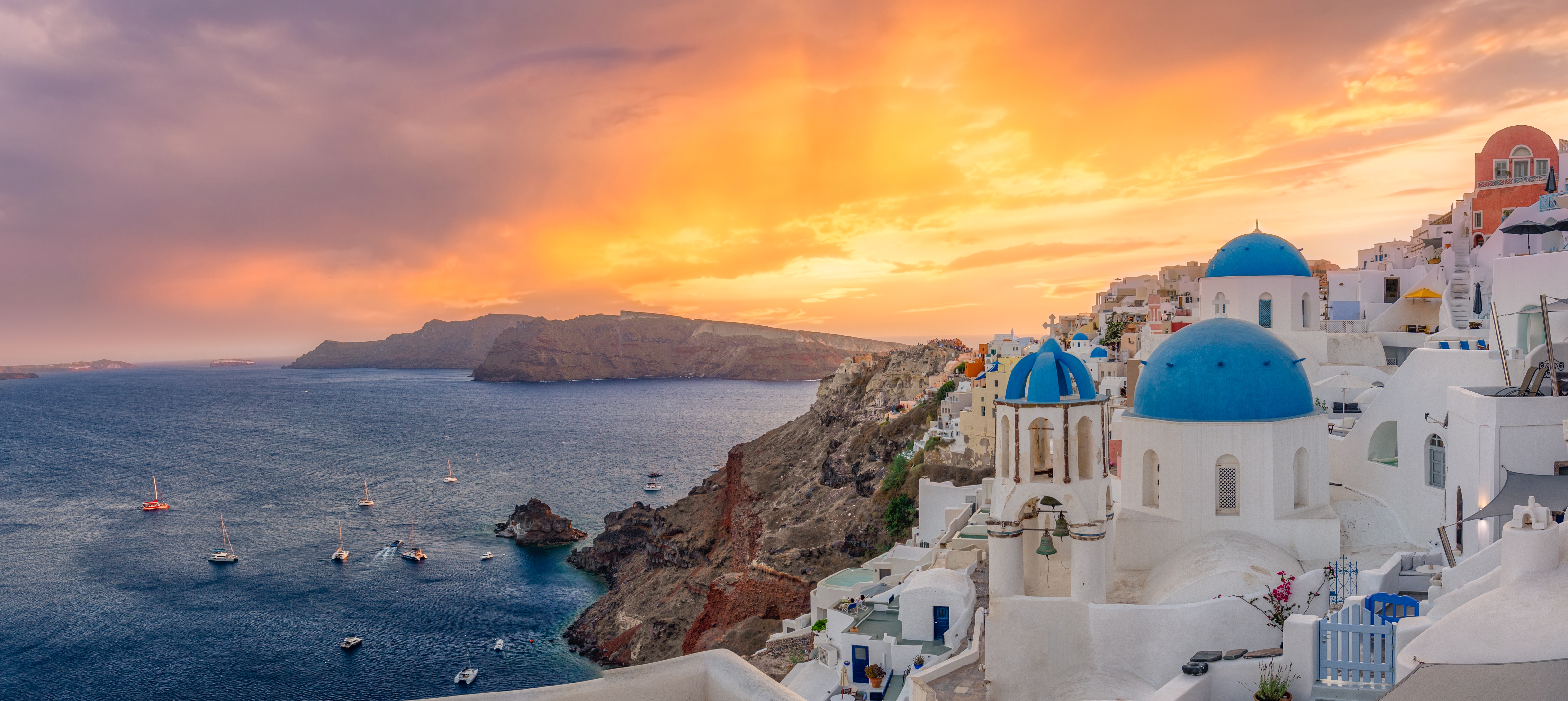 Amazing,Sunset,Panoramic,Landscape,,Luxury,Travel,Vacation.,Oia,Town,On